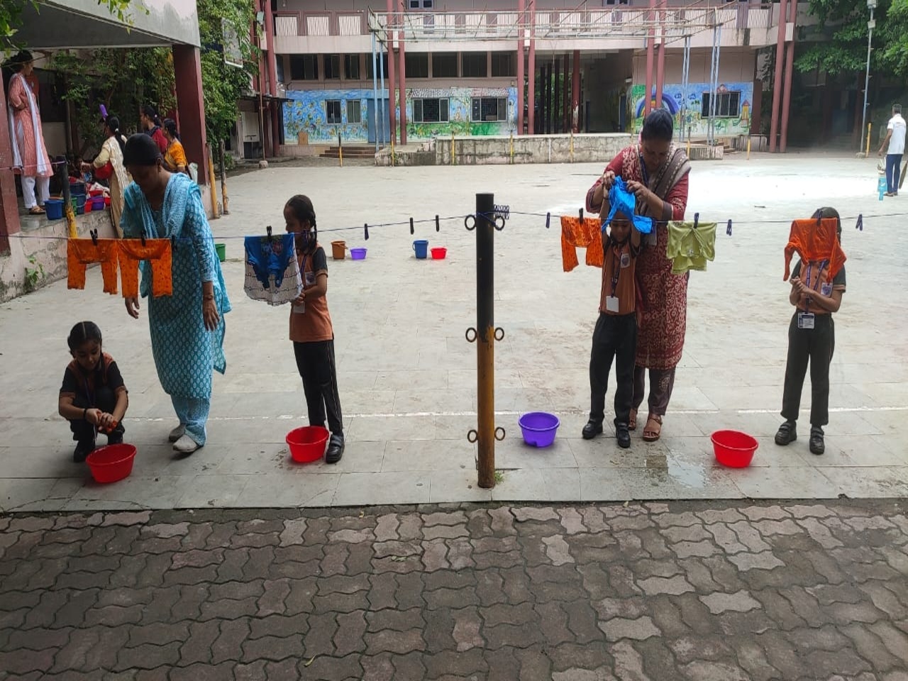 DRYING CLOTHES(2025)